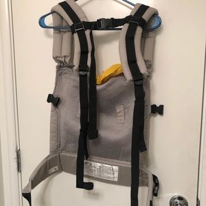 LILLEbaby All Seasons Essentials Carrier